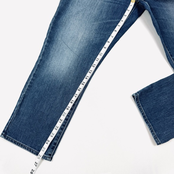 Levi’s Boyfriend Cuffed Crop Mid-Denim Wash Jeans - Picture 8 of 11